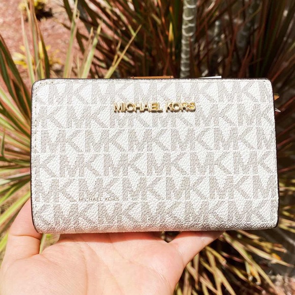 Gaby’sBags👜👛-NWT Michael Kors Bifold Wallet - Picture 4 of 8